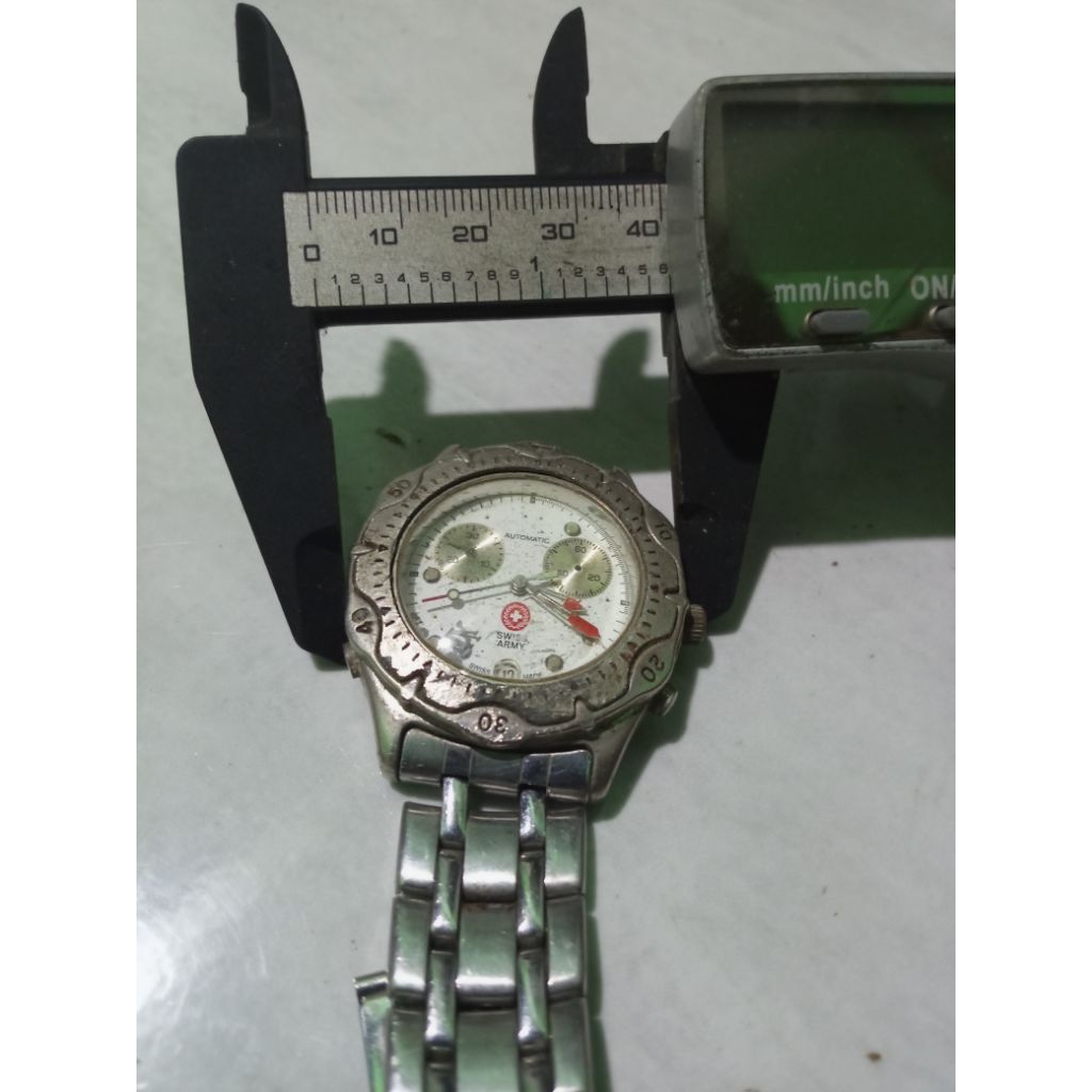 Mesin jam tangan otomatis bekas Swis Army kondisi mati diameter 400mm