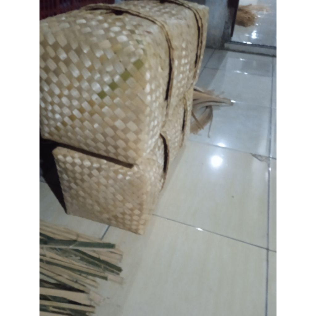 besek bambu 20x20