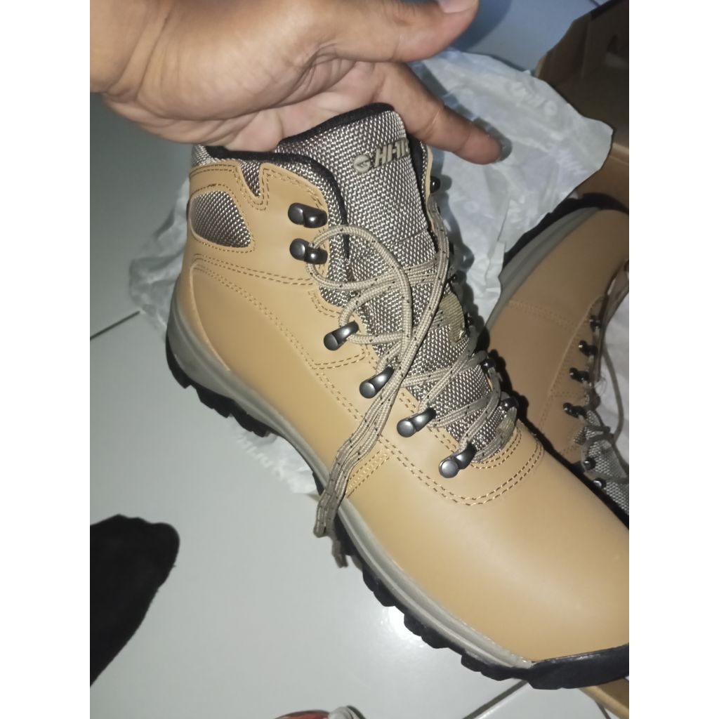 Hi Tec Men's Outdoor Waterproof Walking Shoes - Tan/Dune/Black