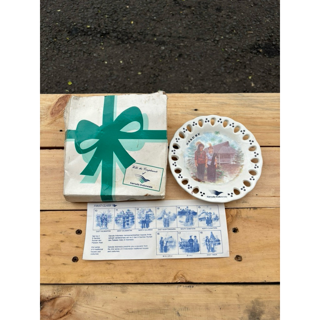 Merchandise Maluku Vintage Garuda Indonesia First Class