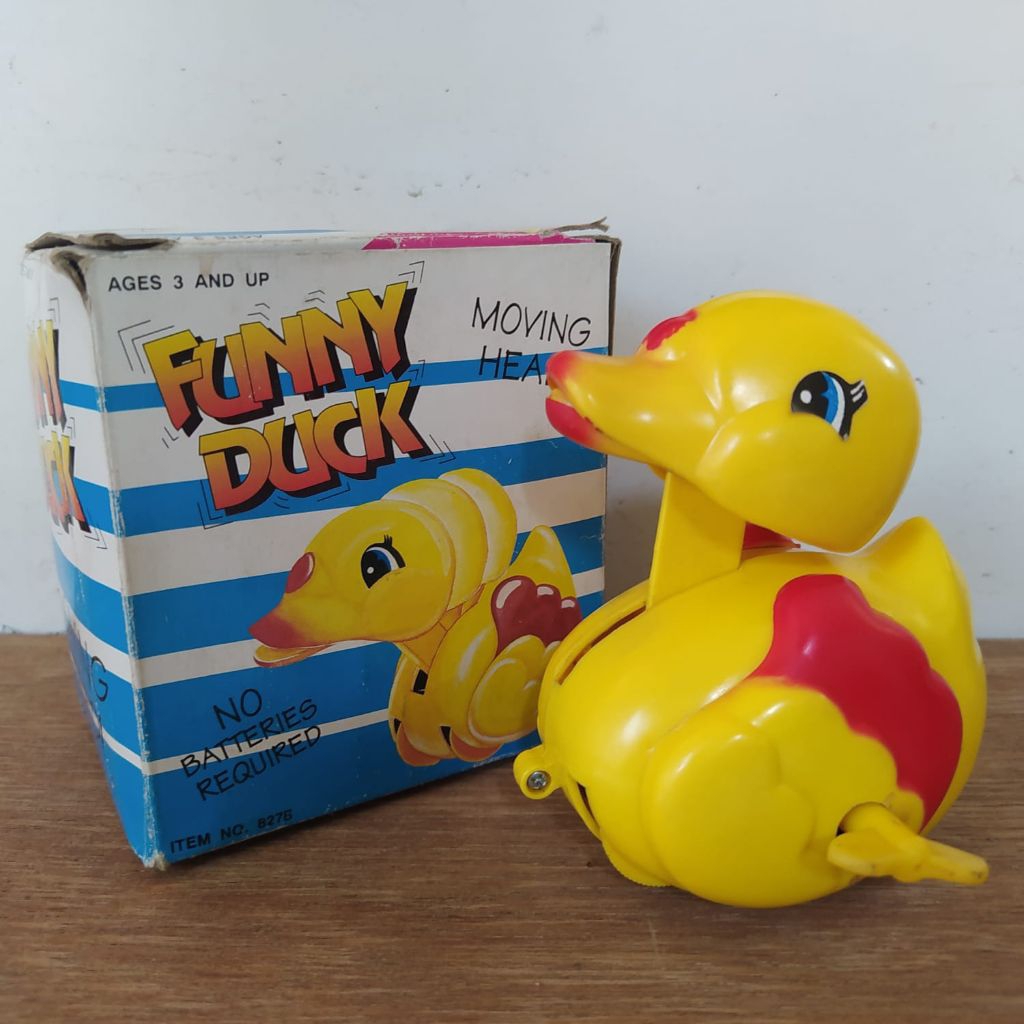 mainan jadul wind up funny duck