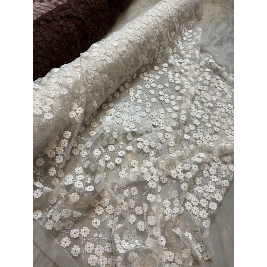 Bahan Kebaya Brokat Brukat Tile Soft Lembut Mewah Bordir Motif Bunga Sakura Warna Broken White Putih