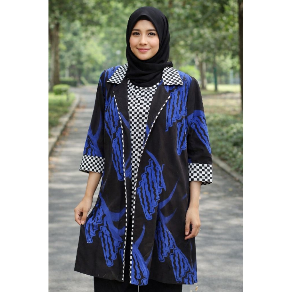 Outer Panjang Motif Abstrak Kombinasi Kotak Lengan 3/4 Wanita