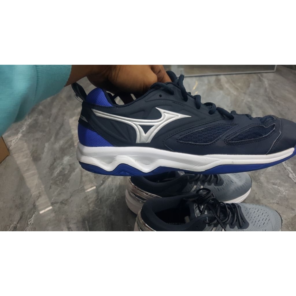 sepatu volly second 44.5