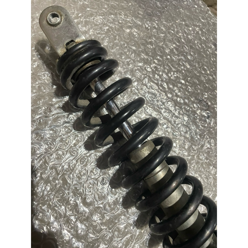 shokbeker skok belakang mio karbu sporty smile