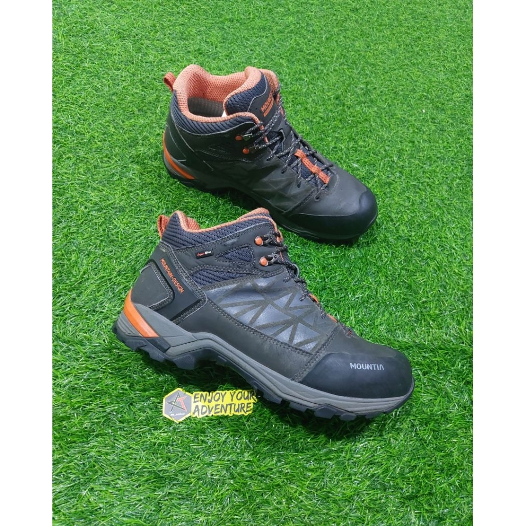 sepatu gunung trekking mountia size 42,5