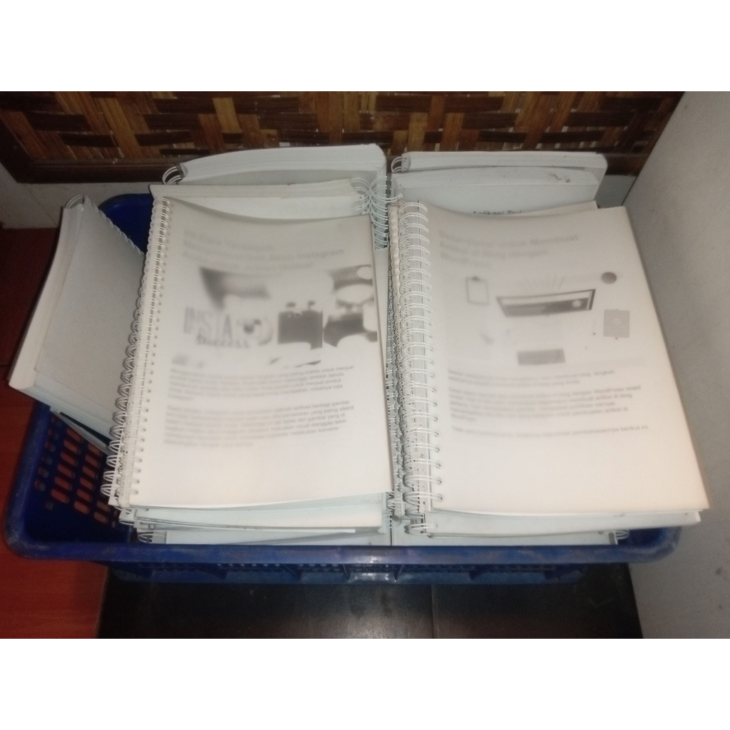 (Preloved) Kumpulan fotokopi artikel bertopik konten kreasi, bisnis, digital marketing, dll.