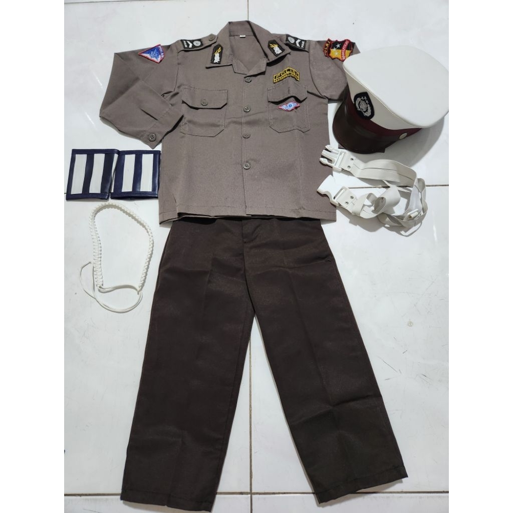 PRELOVED STELAN POLISI ANAK LENGKAP POCIL BAJU PROFESI ANAK LAKI 4 5 TAHUN