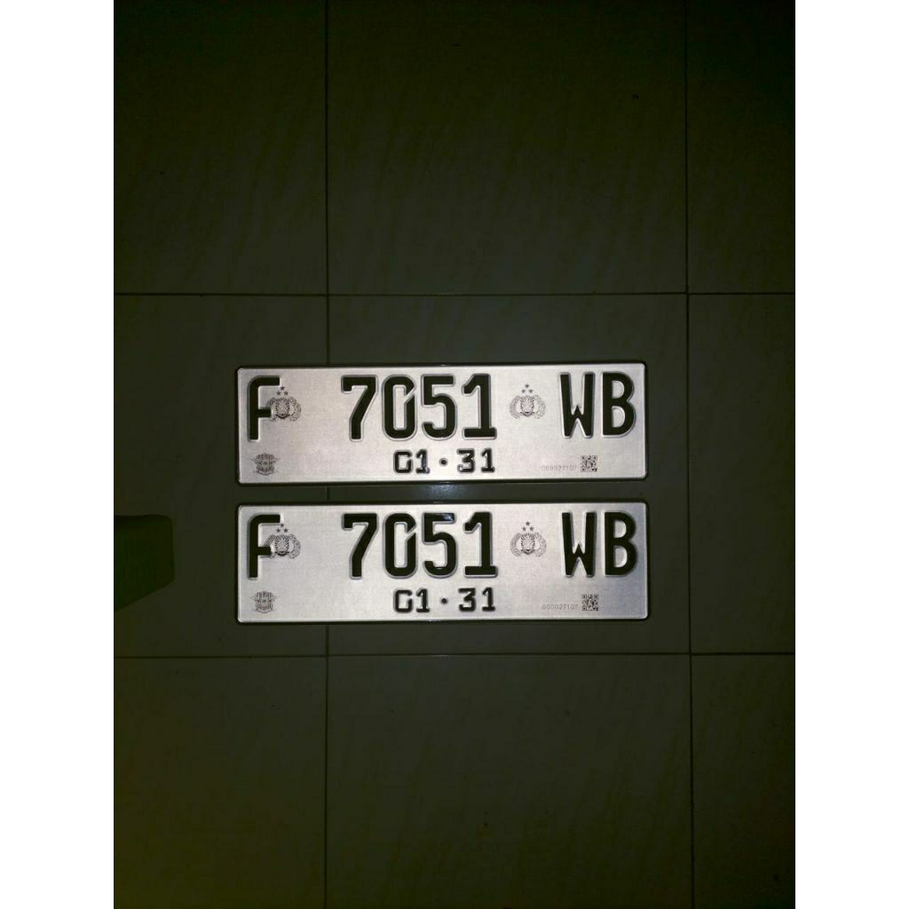 plat mobil reflektif putih barcode sepasang