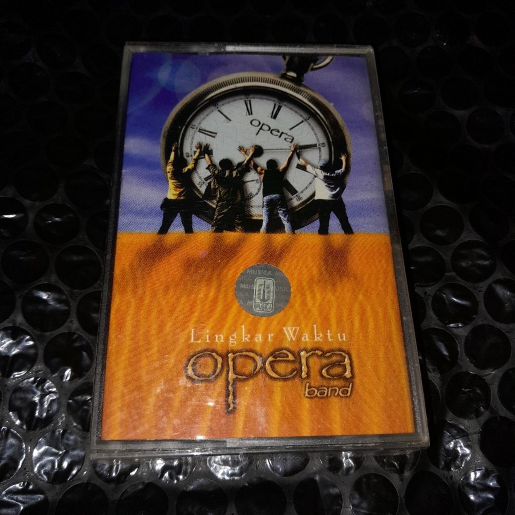 kaset opera band lingkar waktu