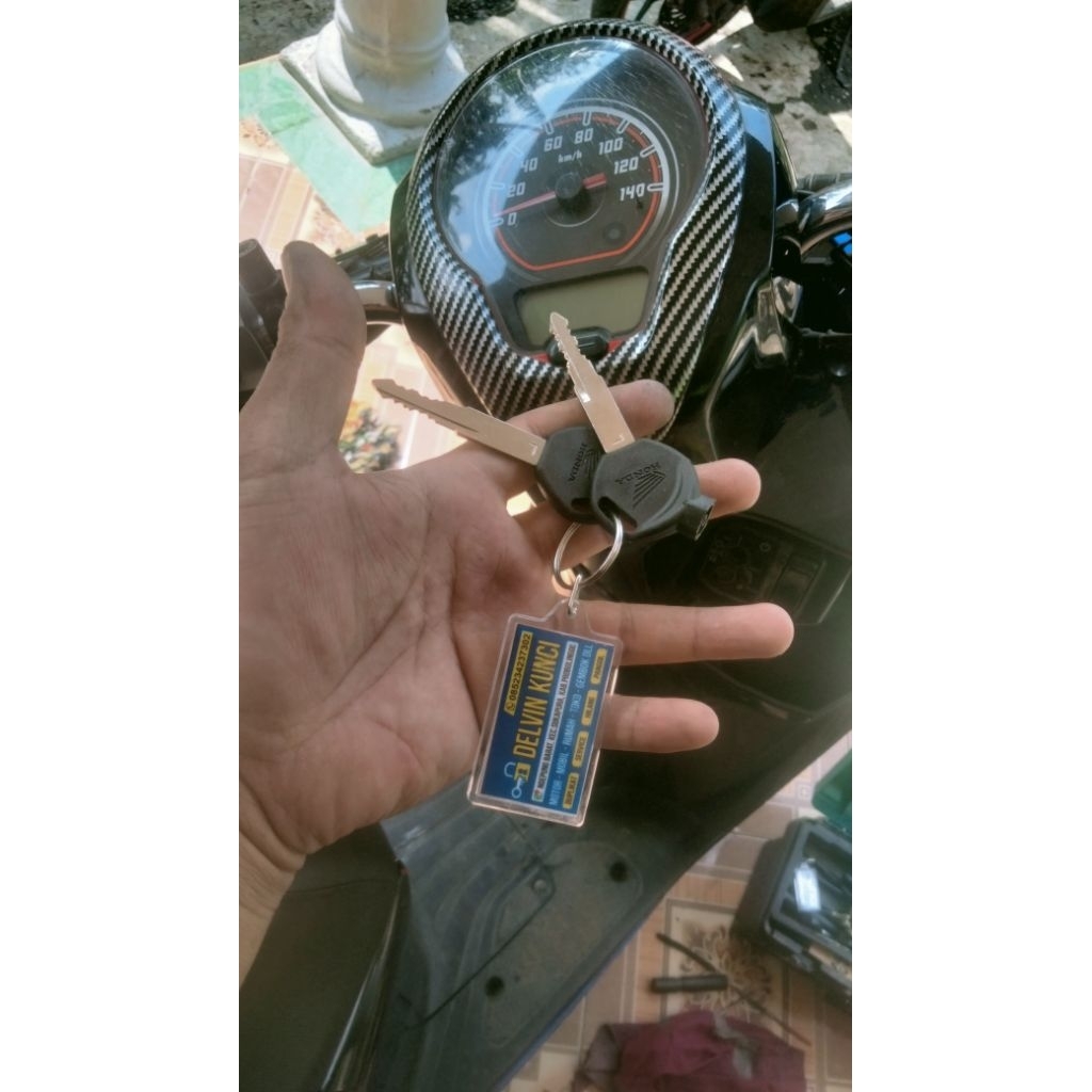 Duplikat Kunci Motor Scoopy (kirim foto kunci asli)