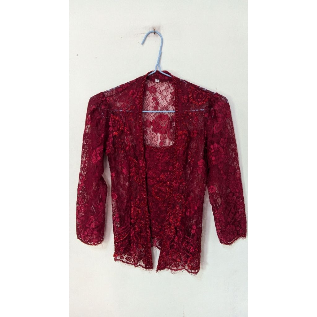 Kebaya bali semi prancis golssy full payet bagian depan (kondisi baru)