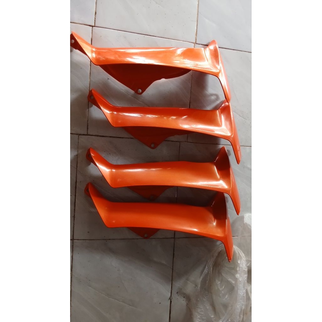 sayap luar yamaha fizr original sebelah kiri orange