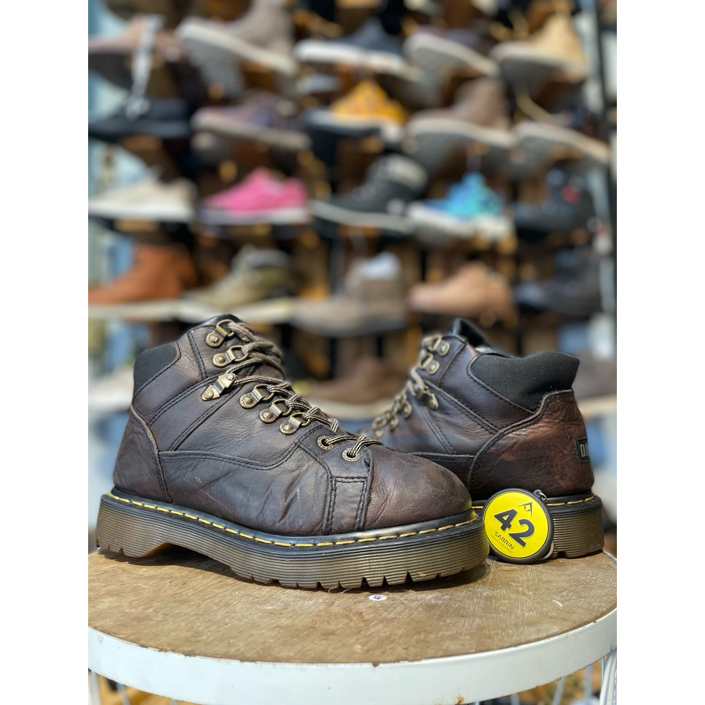 Sepatu  boot boots  - size 42 dr martens docmart monkey boots
