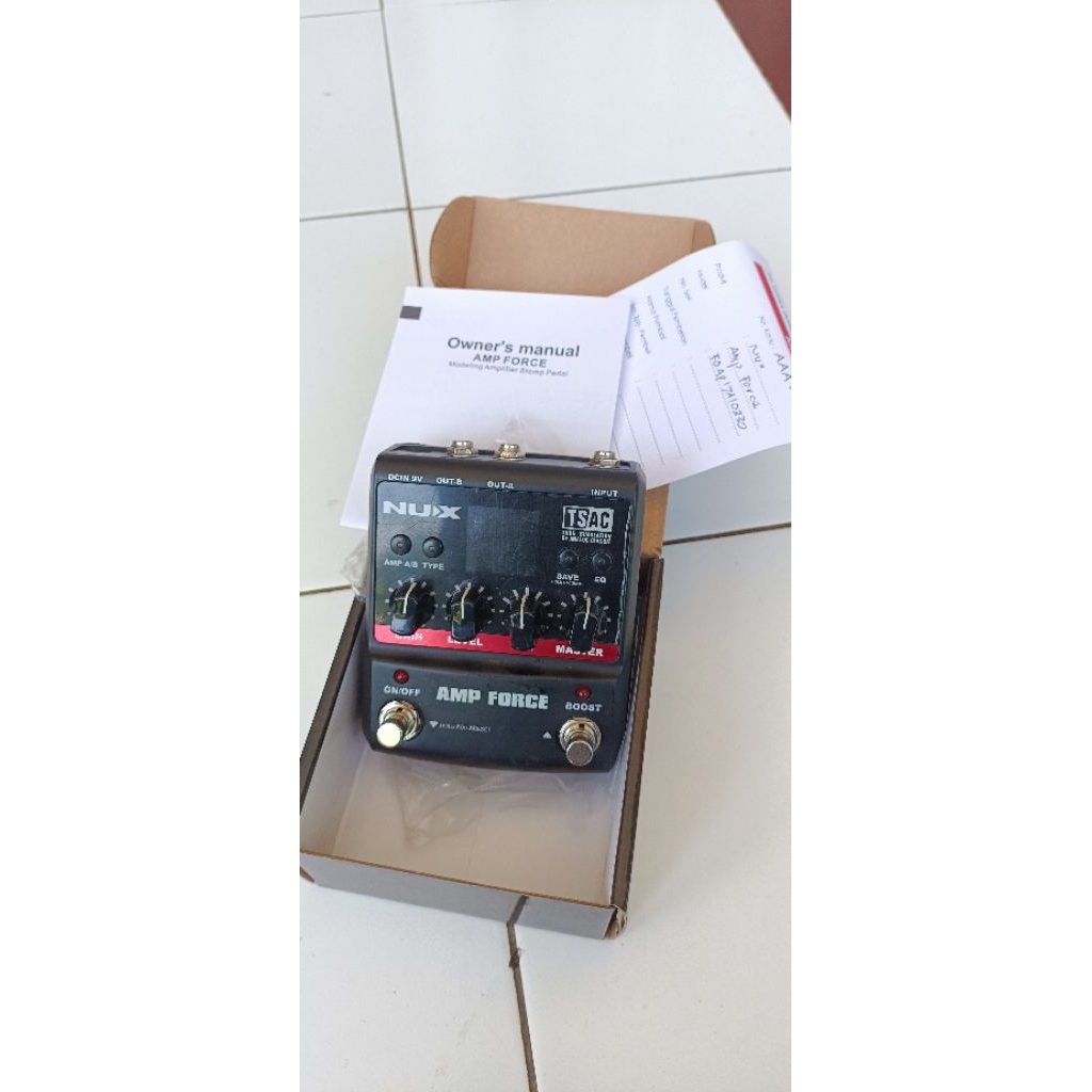 Efek Gitar Nux Amp Force