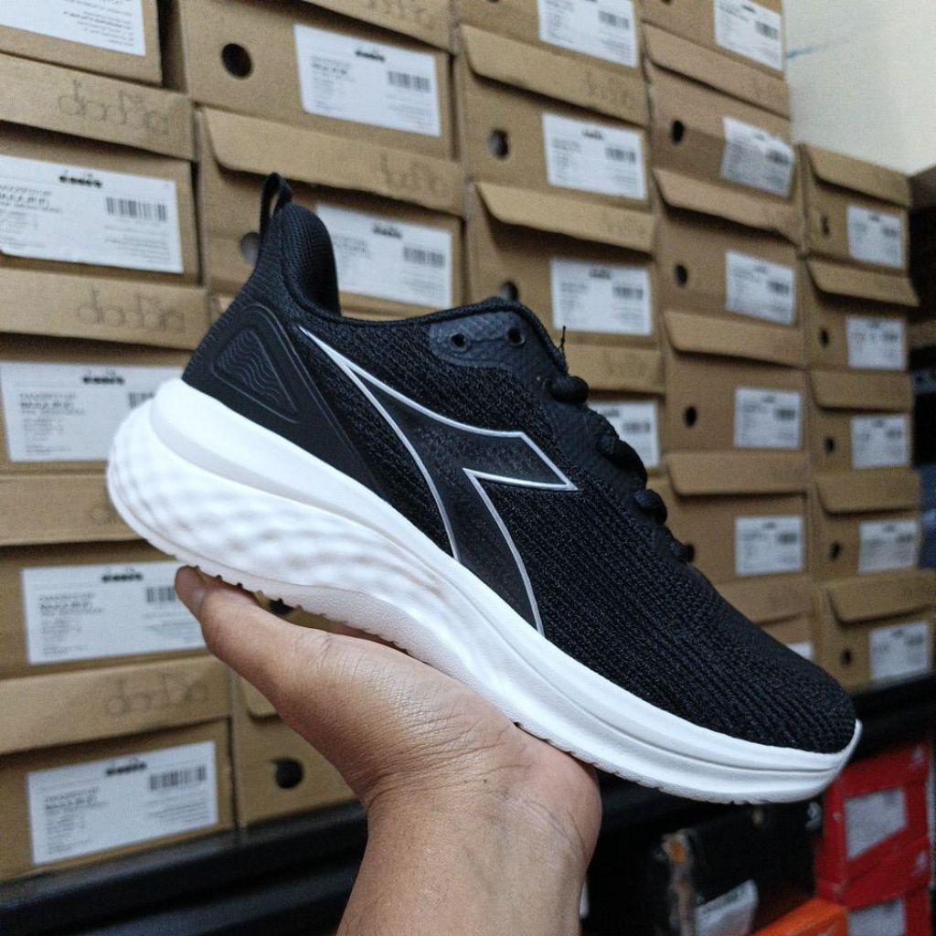 Sepatu Olahraga Running Diadora Neo Black White Original Sport Station