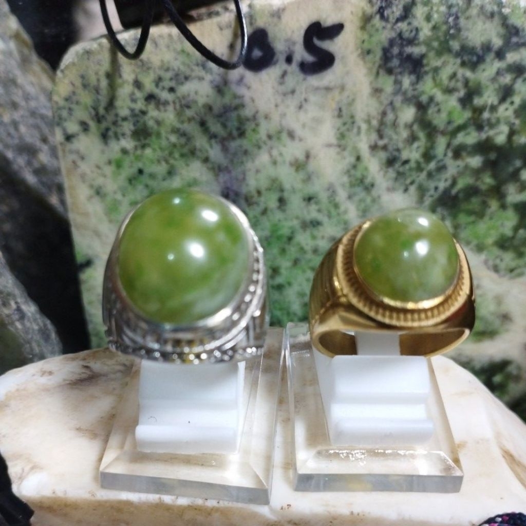 Cincin dan liontin bahan batu giok aceh