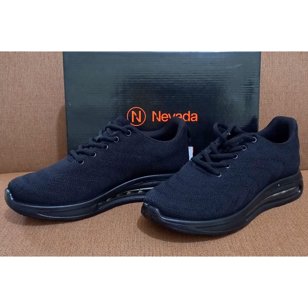 SEPATU NEVADA PRIA HITAM SEPATU SNEAKERS PRIA HITAM SIZE 42 SEPATU SPORT PRIA HITAM SIZE 42 NEVADA S