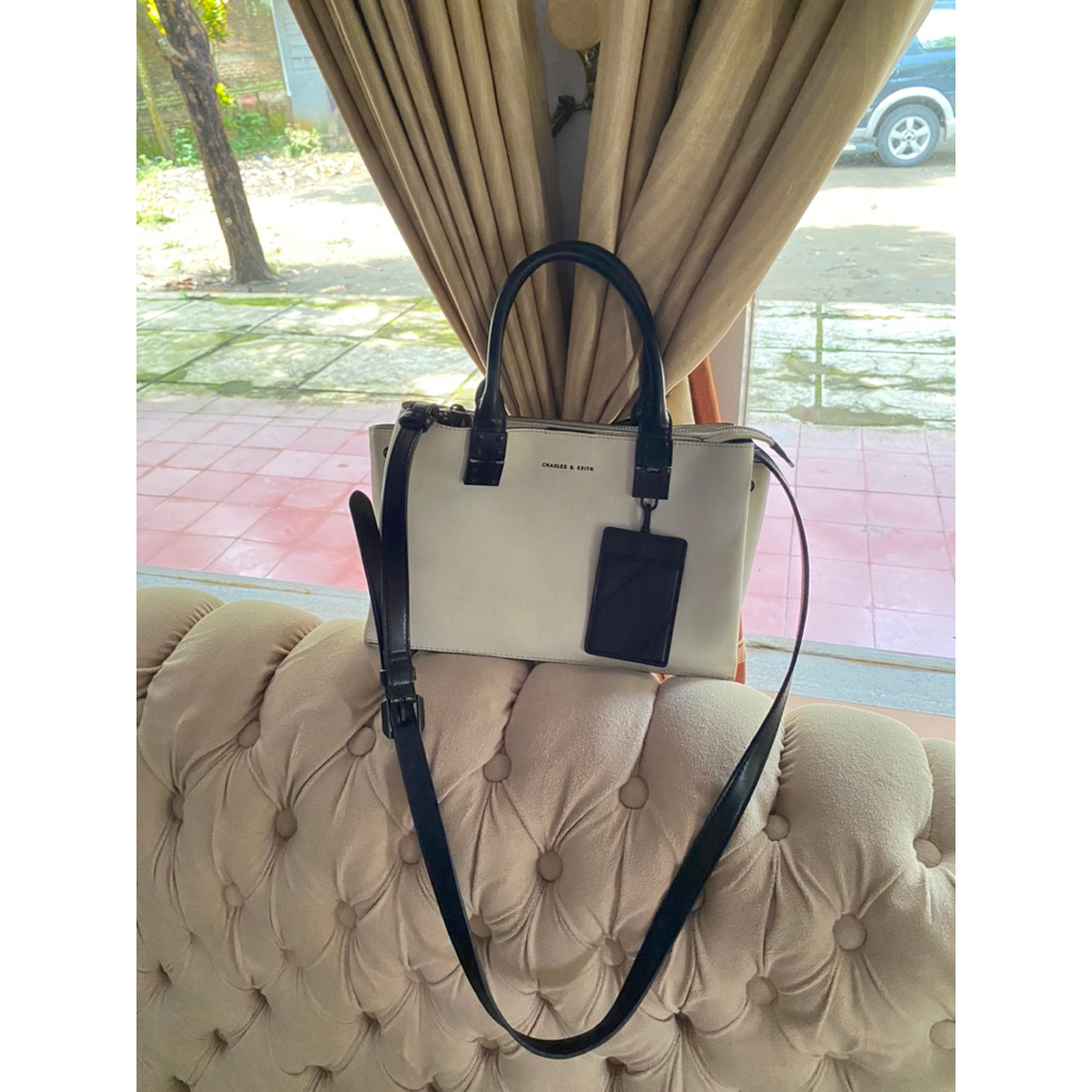 tas charles & keith