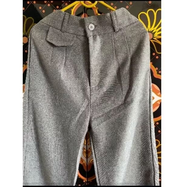 celana kerja atau kuliah