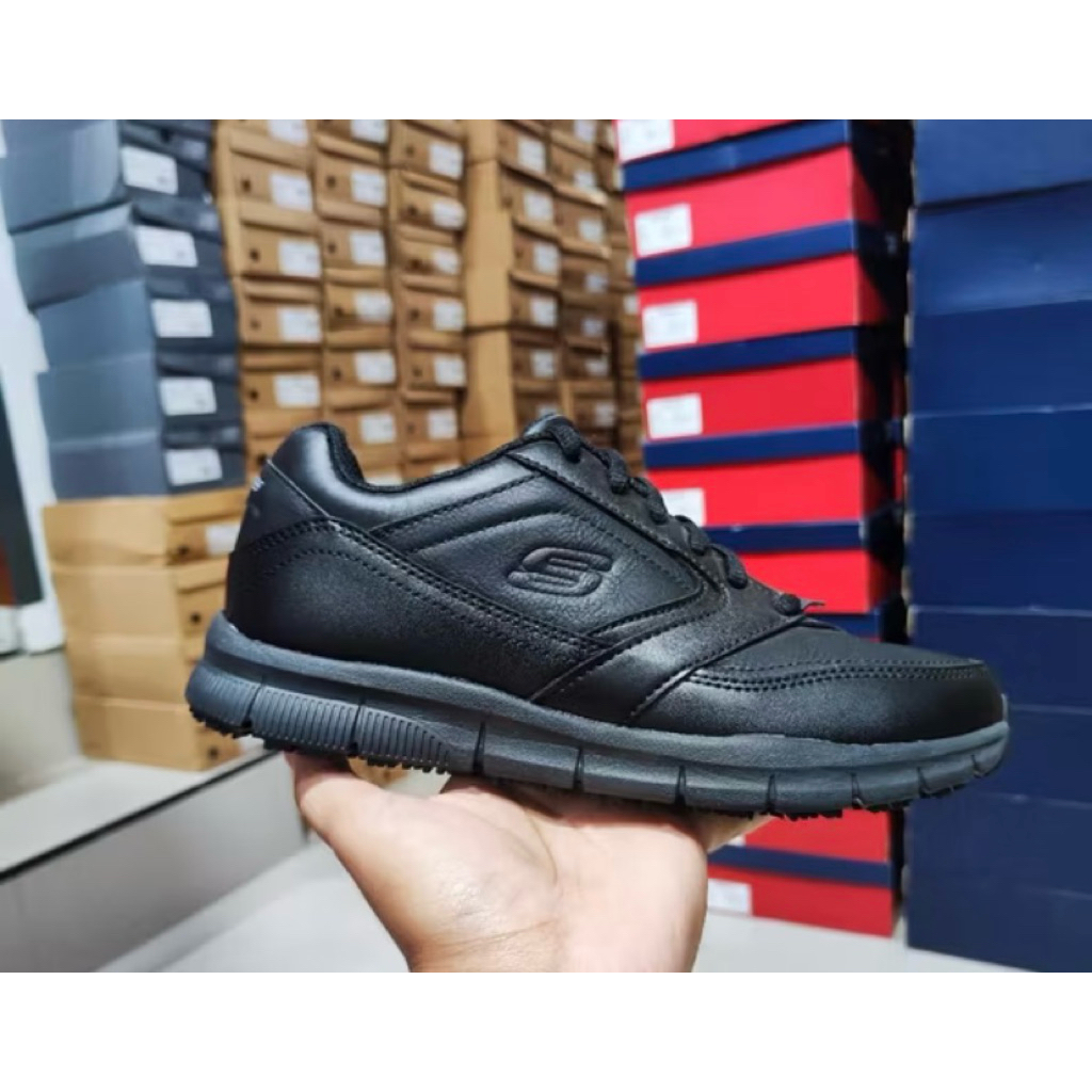 Sepatu Skechers Slip Resistant Kulit Full Black Second/Preloved