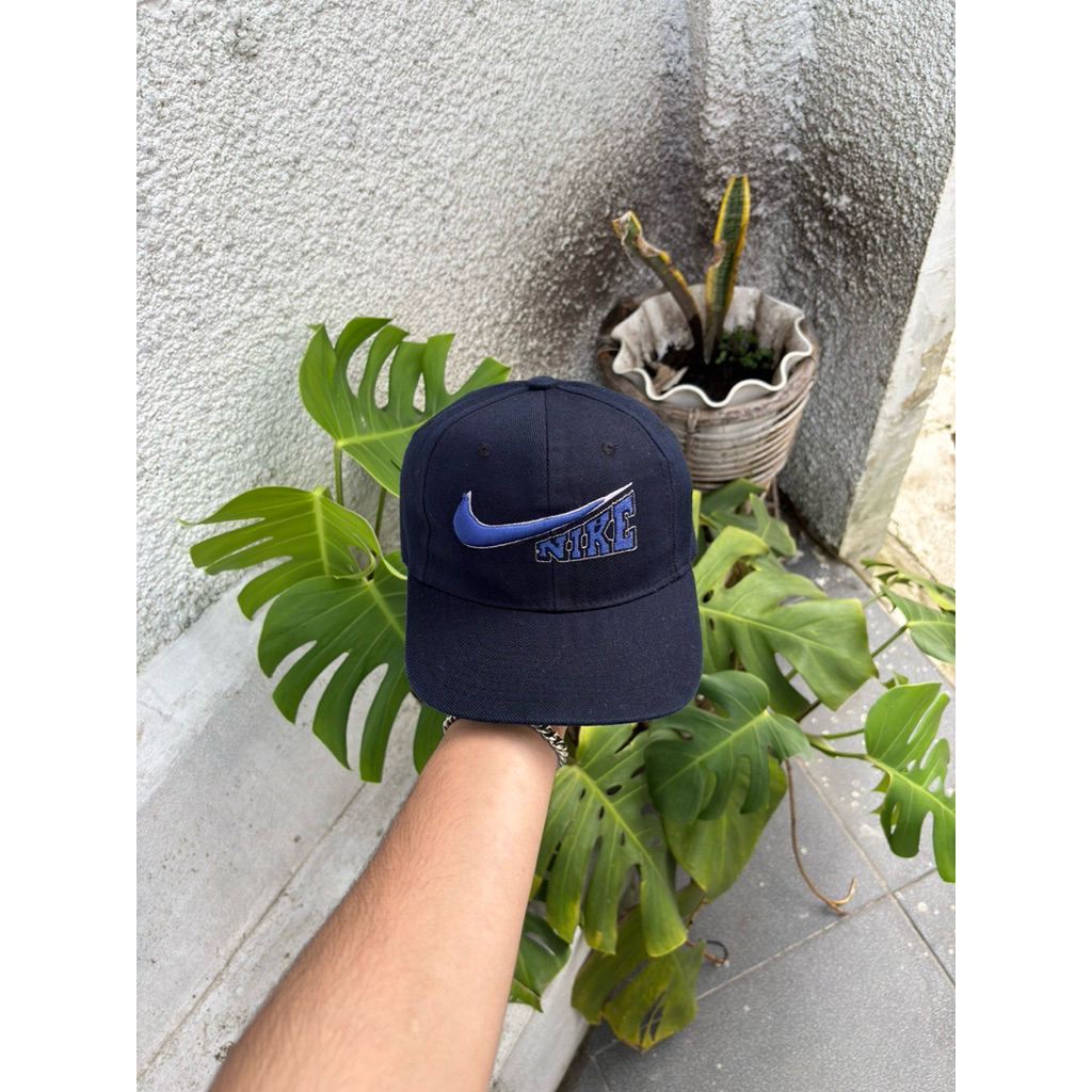 Topi Vintage Nike Swoosh Logo