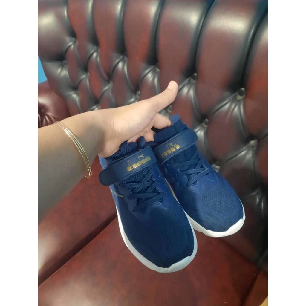 diadora sepatu anak navy