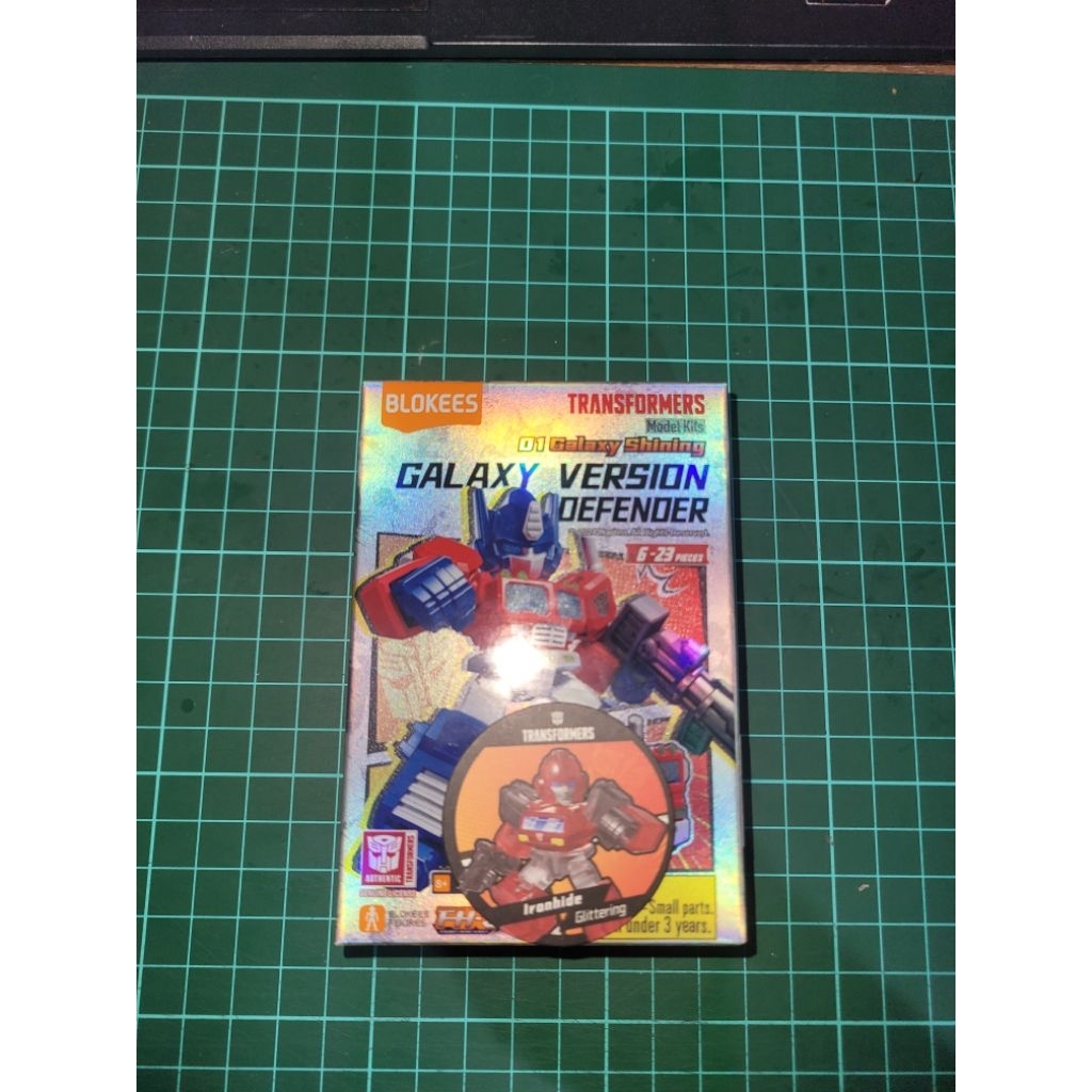 Blokees Defender [[Ironhide Glittering]]