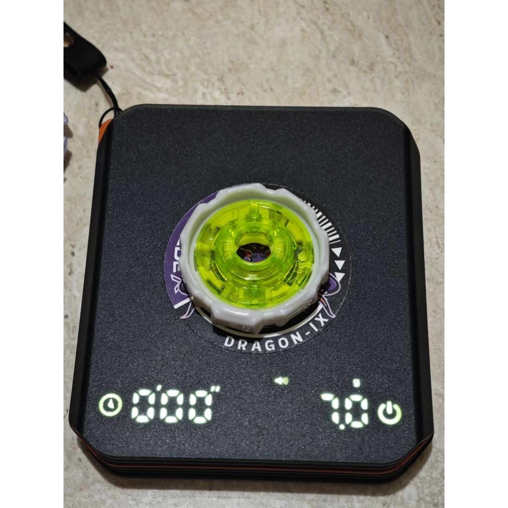 Beyblade X ratchet 7-60 putih hijau