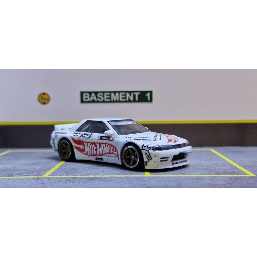 Hotwheels Premium Pandem R32