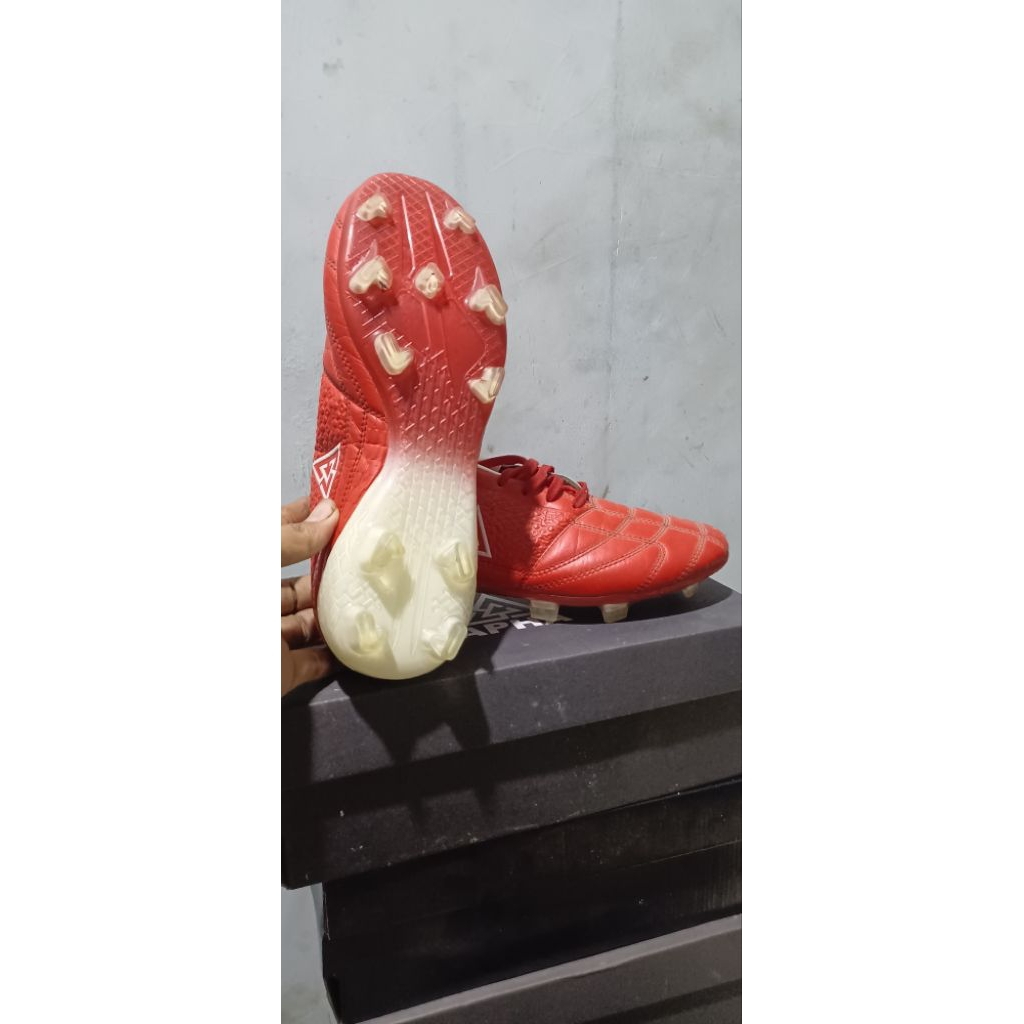 sepatu bola apha