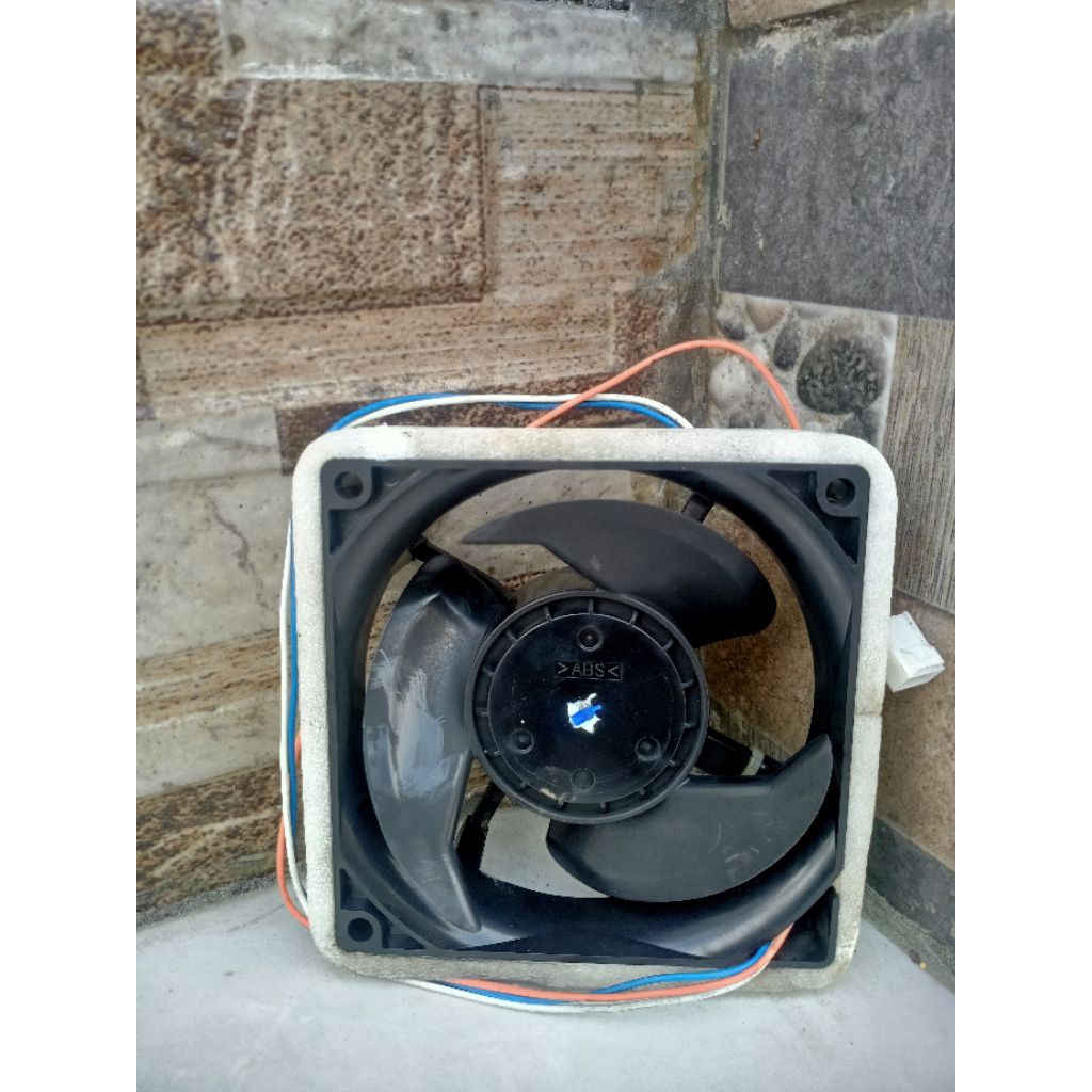 fan inverter kulkas inverter Hitachi 2 pintu