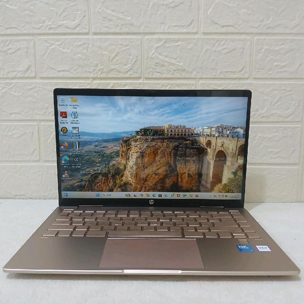 Hp Pavilion x360 core 5 120u 16gb ram ssd 512 Graphics