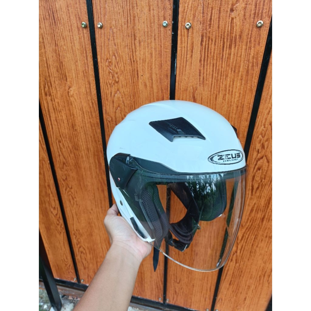 helm Zeus 611