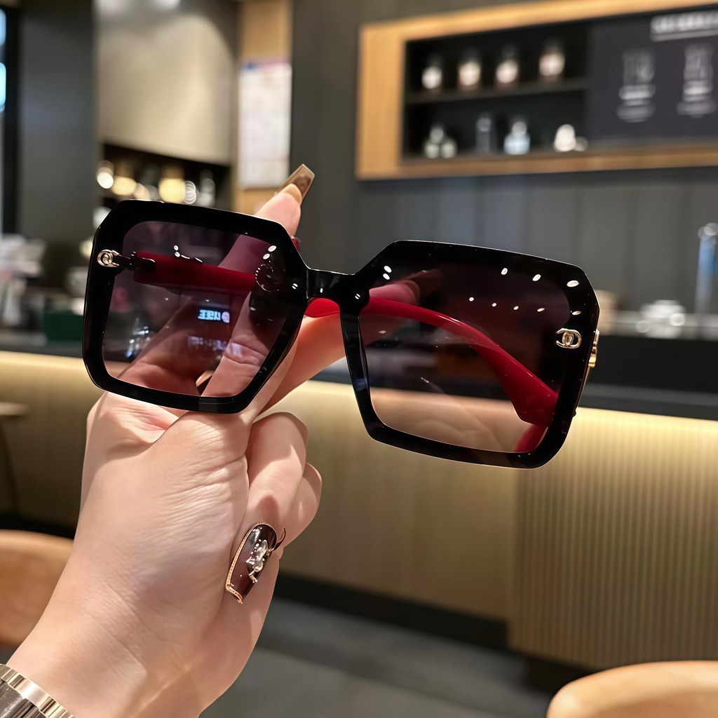 Kacamata Hitam Pria Wanita Frame Kotak Merah - Gaya Vintage, Desain Elegan 8002