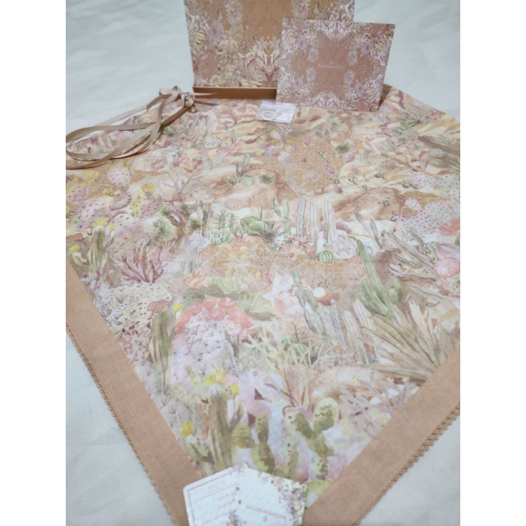 Buttonscarves Savanna Yucca With Box