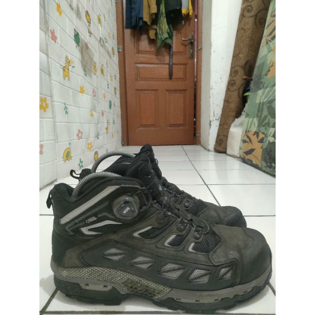 sepatu outdoor blackyak