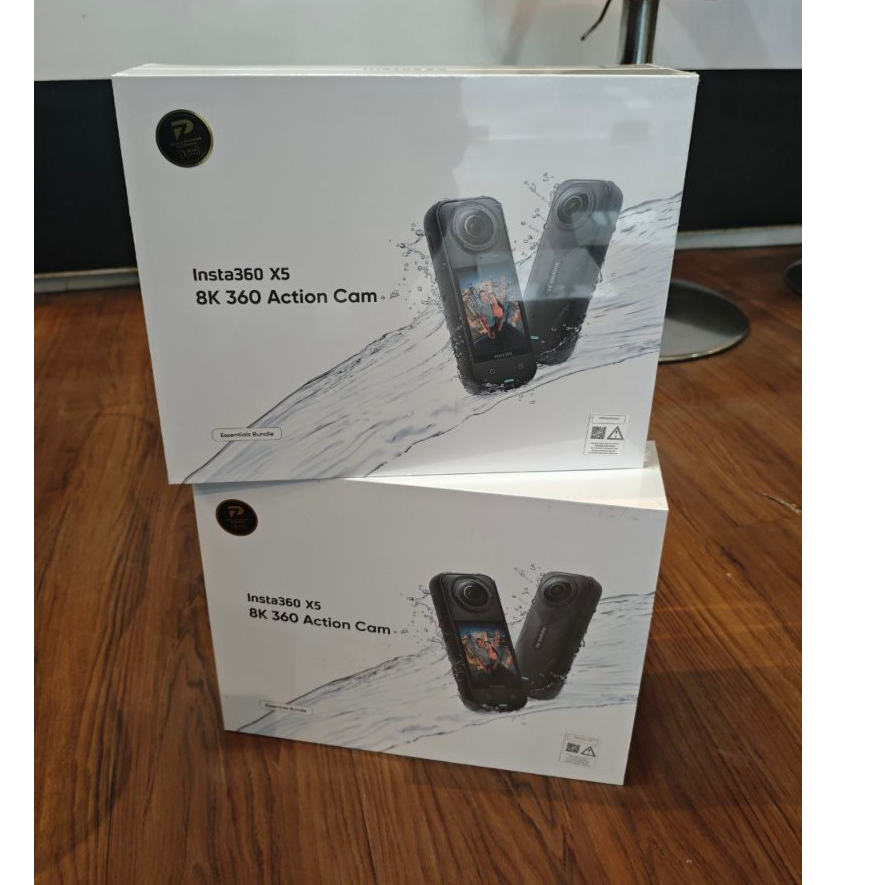 Insta360 X5 Action Camera 360° 8K/ HDR/Horizon Lock - Essential Bundle