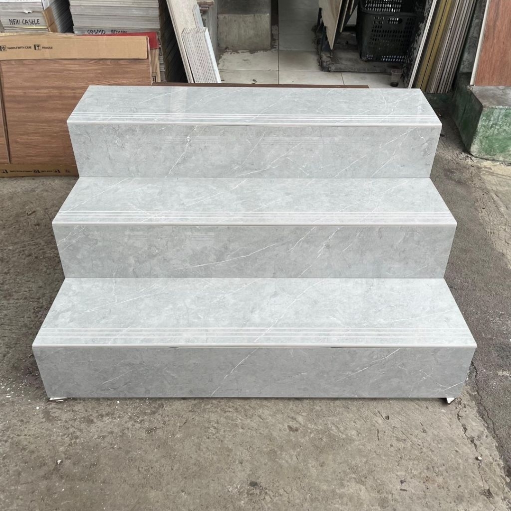 Granit anak tangga motif marmer glosy ukuran 20x100+20x100