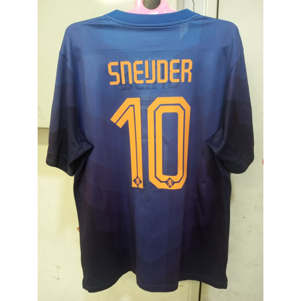 Official away belanda fullset world cup 2014 dan ini size xl aja.