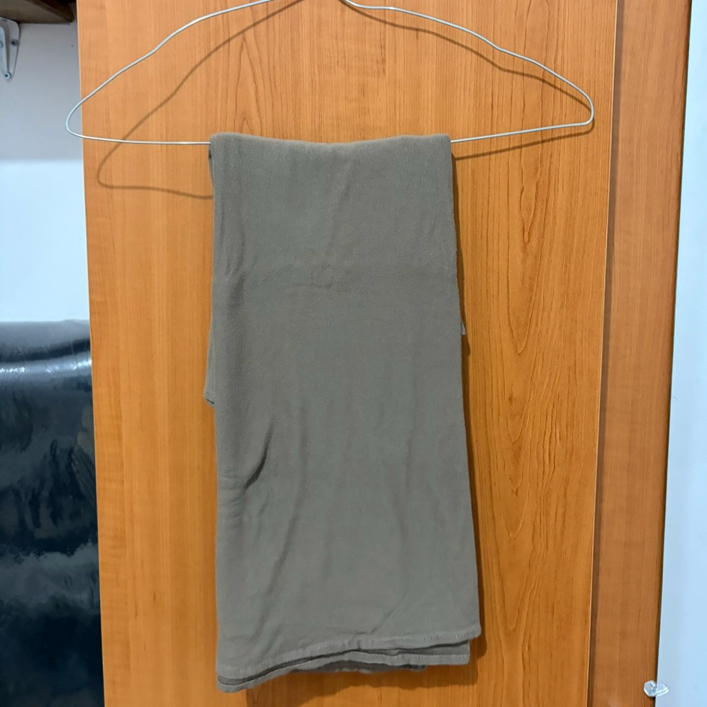 Preloved Pashmina Kaos Taupe