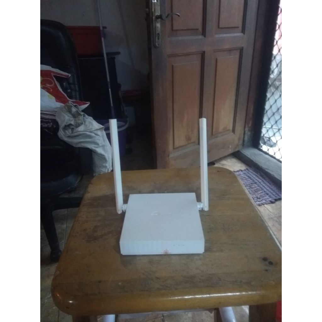 Router WiFi tp-link TL-WR820N 300Mbps Wi-Fi Router kondisi mati bekas service untuk kanibalan aja