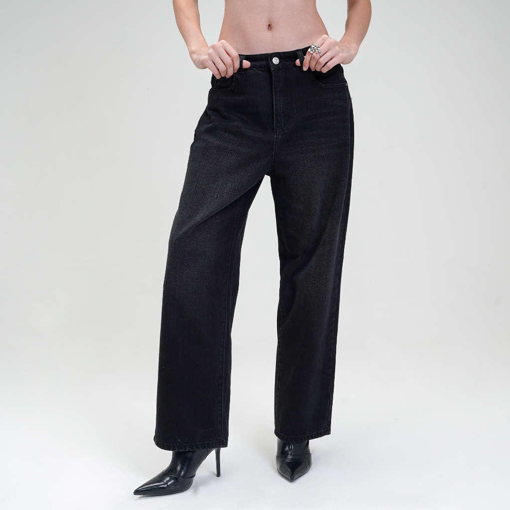 CELCIUS WOMAN Playboy Denim Pants I31000043W Hitam