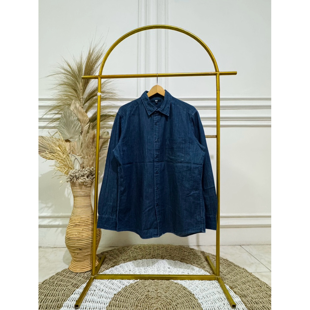 UNIQLO DENIM SHIRT ORIGINAL (size besar)