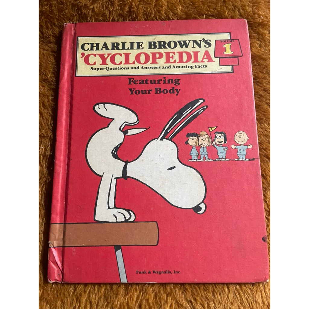 Buku lawas Charlie Brown's Cyclopedia super questions and answers and amazing facts(volume 1)
