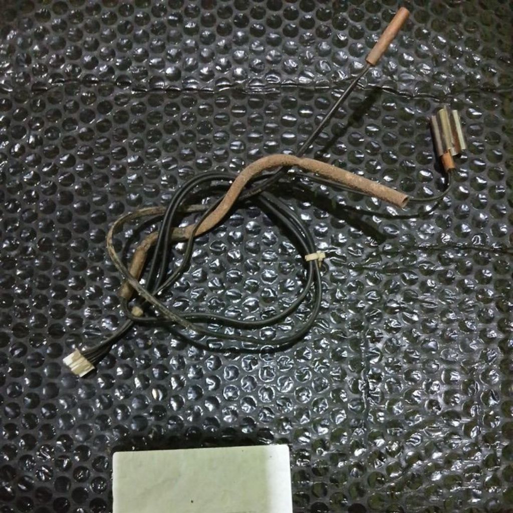 TERMIS OUTDOR AC DAIKIN INVERTER 2PK ORIGINAL CABUTAN