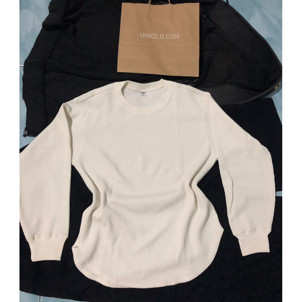 Uniqlo knitwear wanita-Ivory.