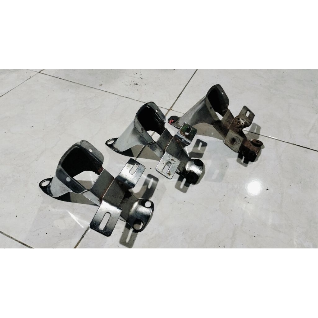 DUDUKAN PANGKON STOPLAMP BELAKANG FR80 SUZUKI FR ORIGINAL
