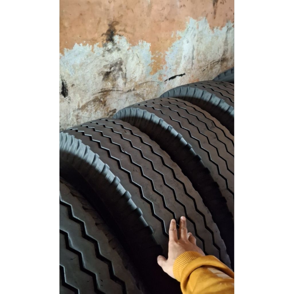 ban truk 10.00-20 bekas "bridgestone"