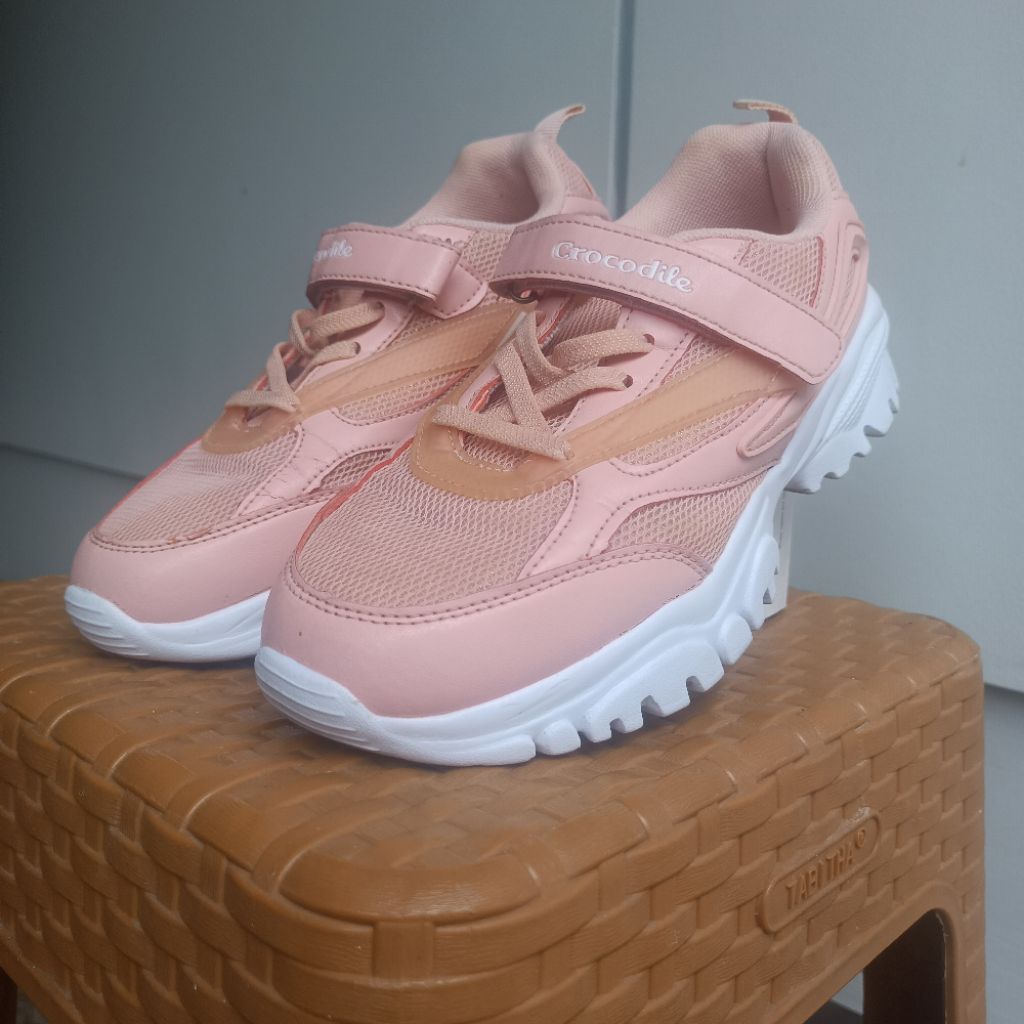 Sepatu Sneaker Anak perempuan Crocodile Original Size 37(Second)